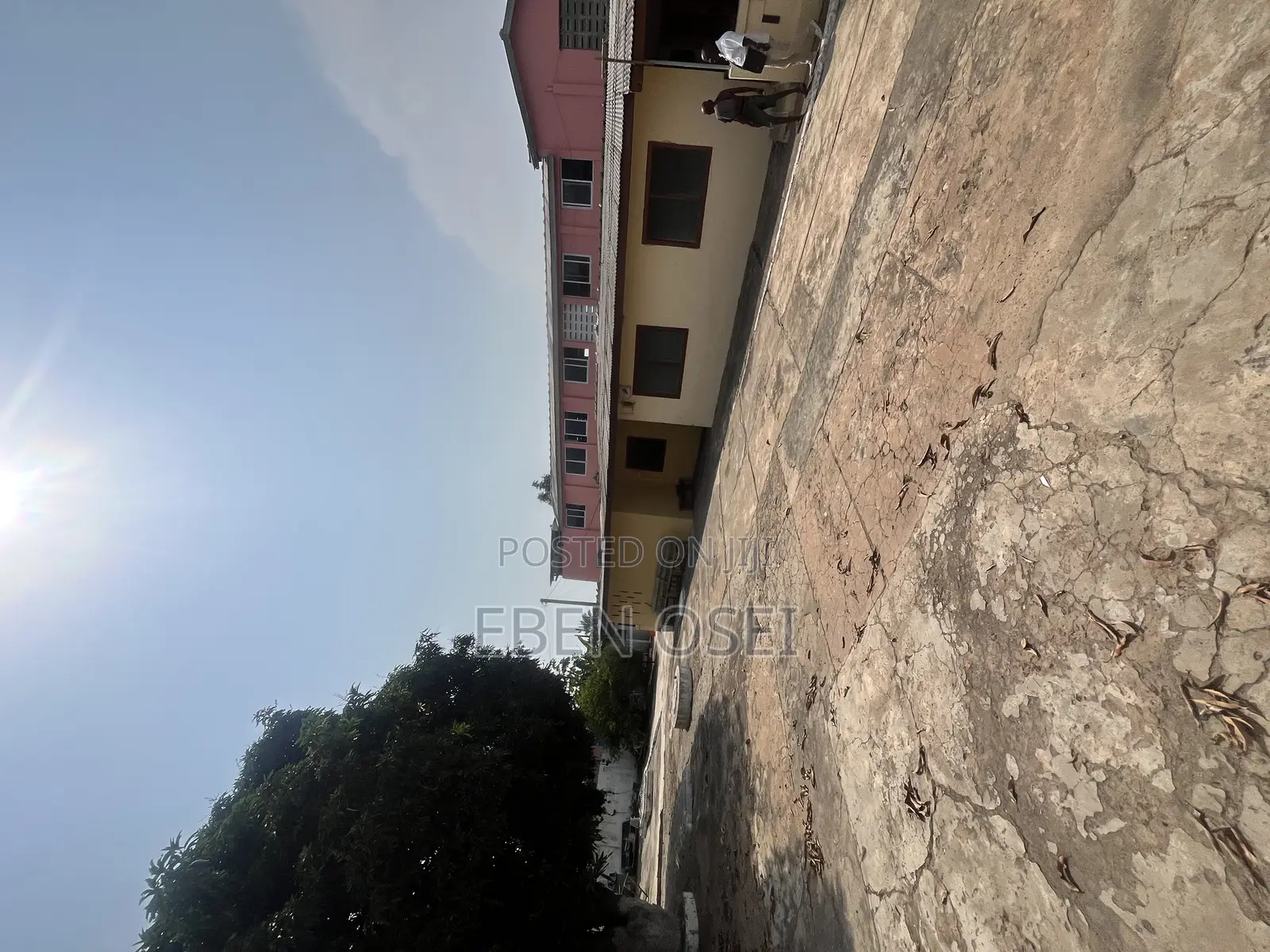 4bdrm Apartment in Dansoman for sale