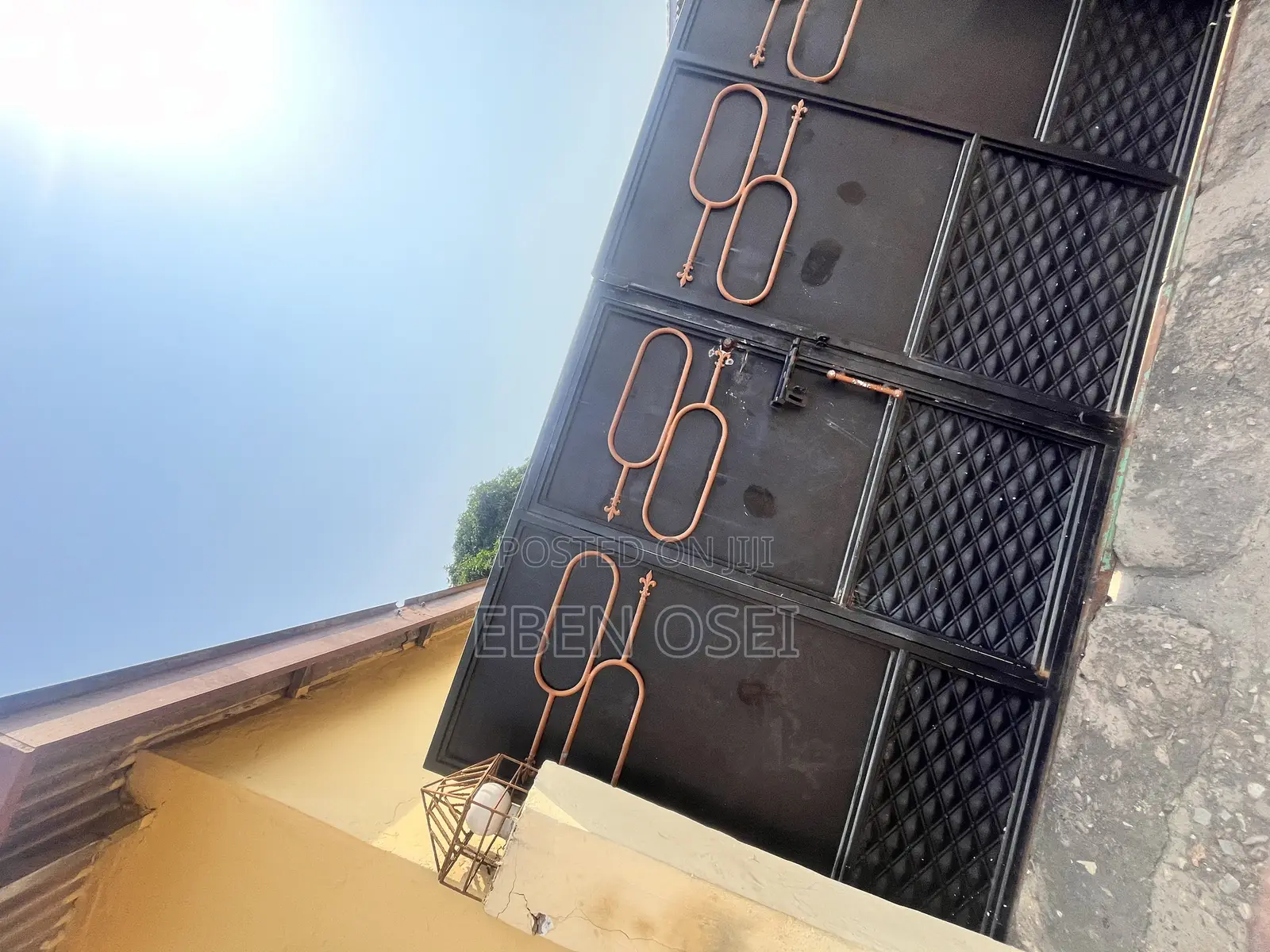 4bdrm Apartment in Dansoman for sale
