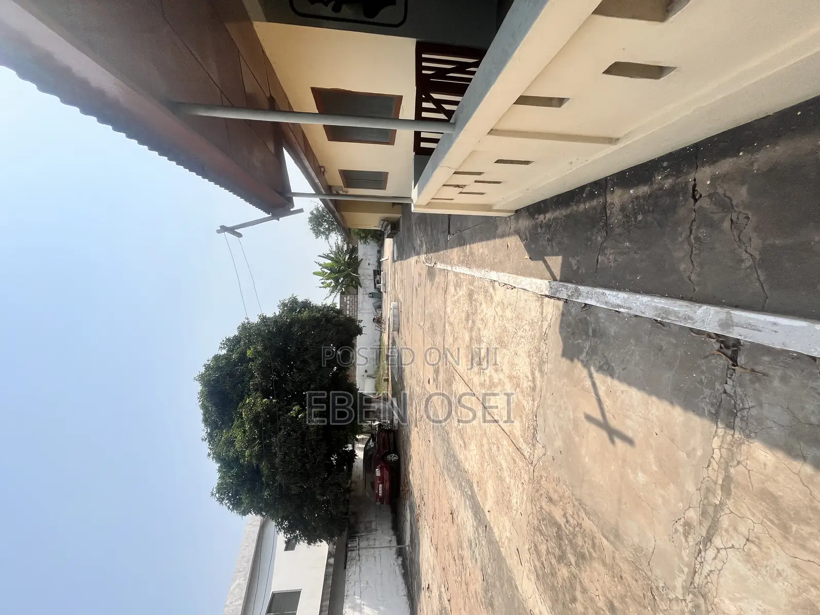 4bdrm Apartment in Dansoman for sale