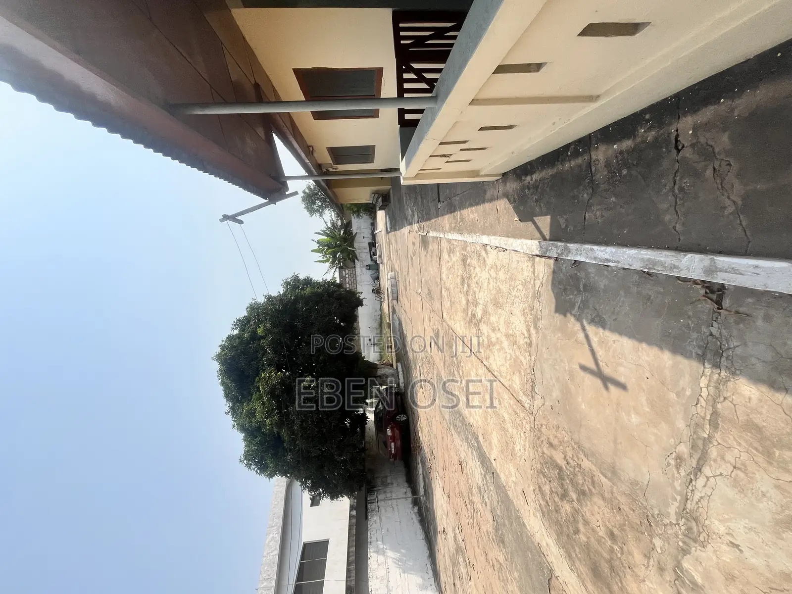 4bdrm Apartment in Dansoman for sale