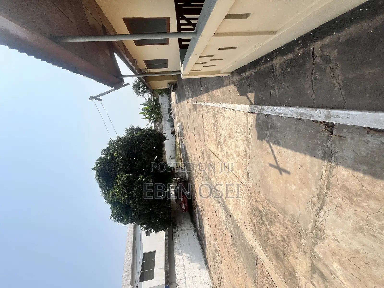 4bdrm Apartment in Dansoman for sale