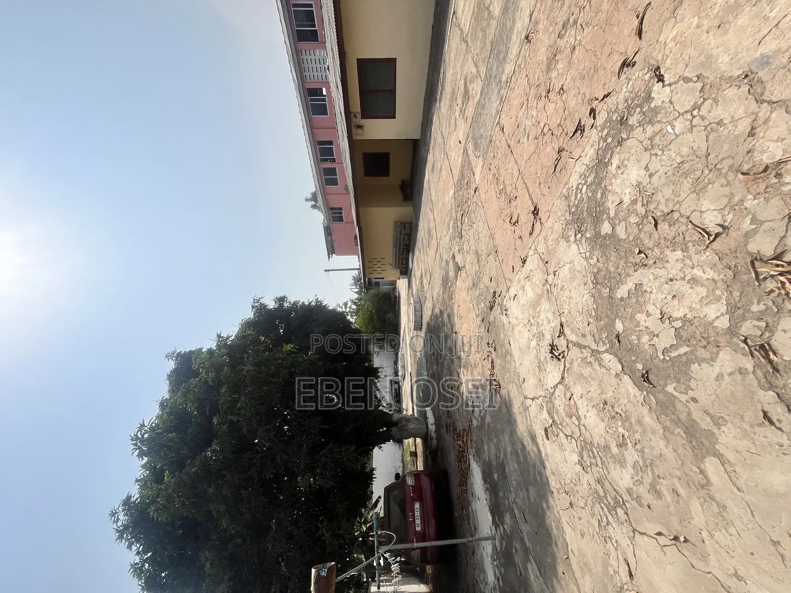 4bdrm Apartment in Dansoman for sale
