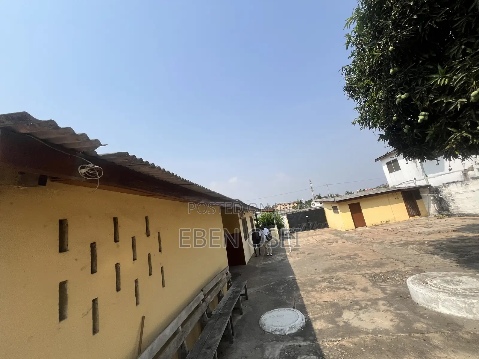 4bdrm Apartment in Dansoman for sale