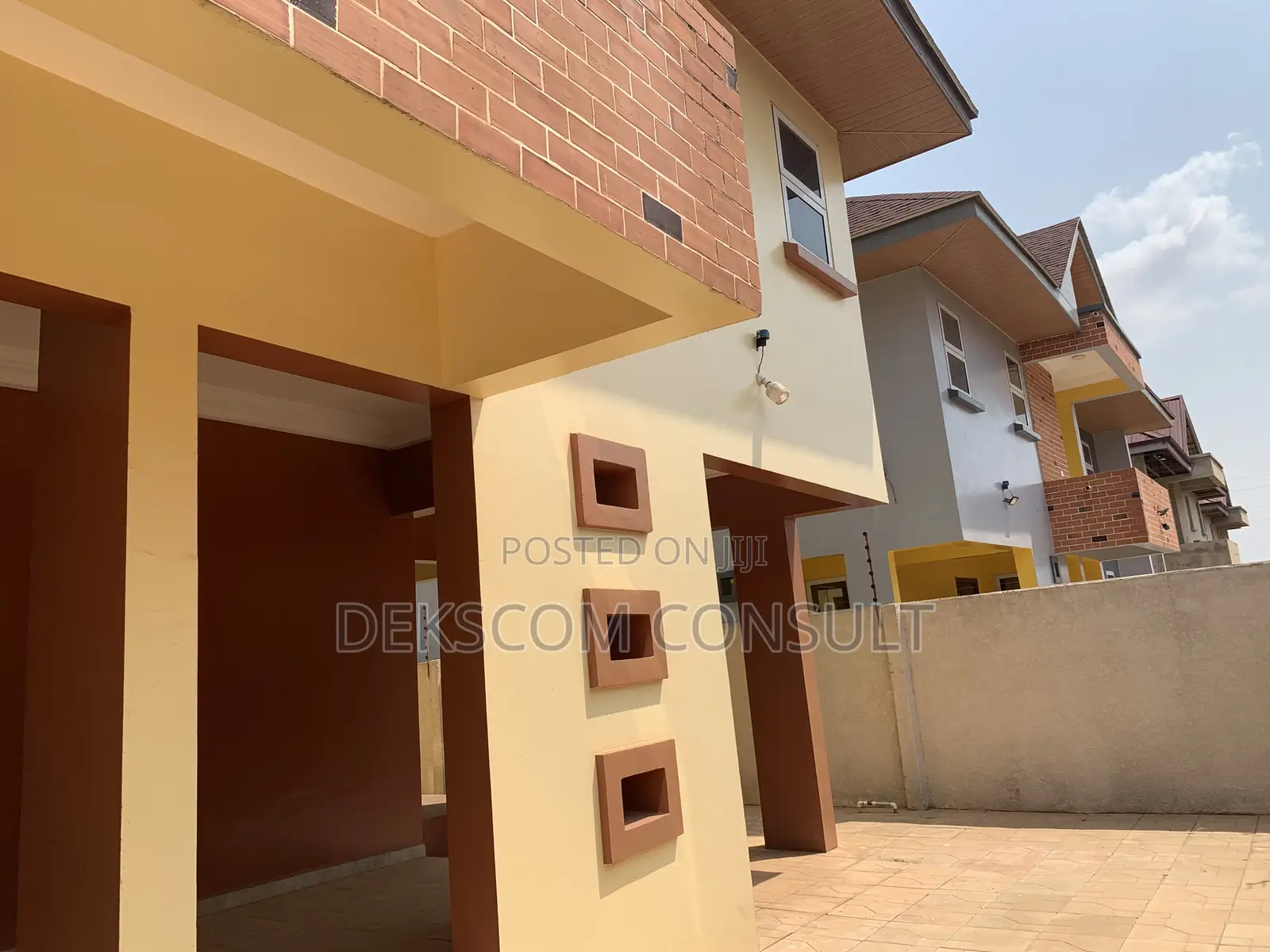 4bdrm House in Oyibi for sale