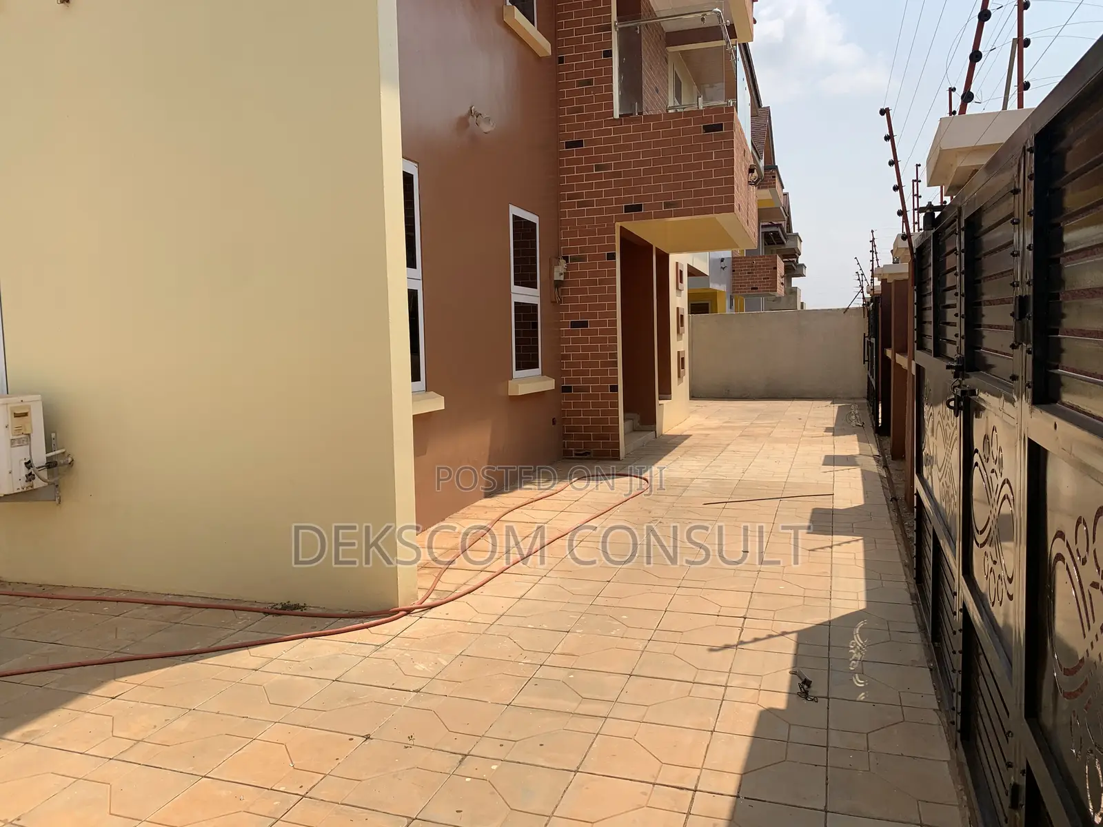 4bdrm House in Oyibi for sale