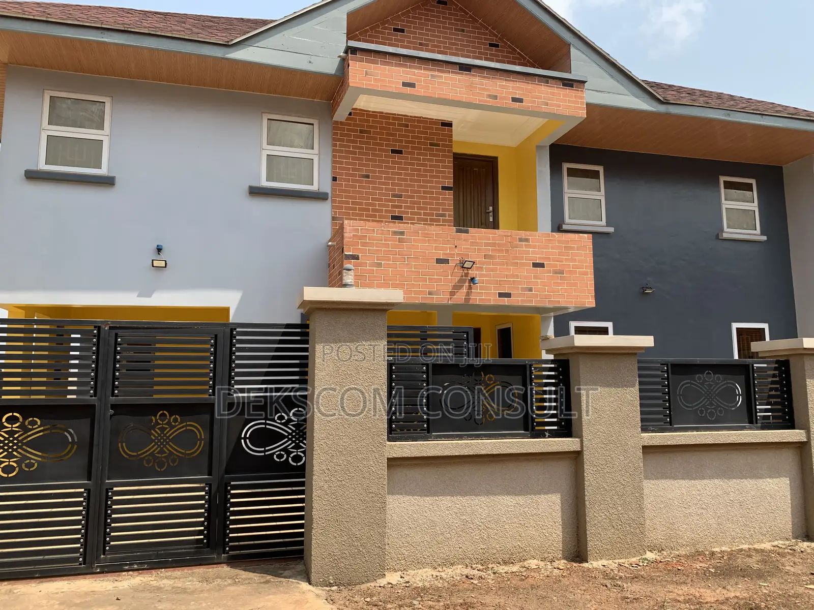 4bdrm House in Oyibi for sale