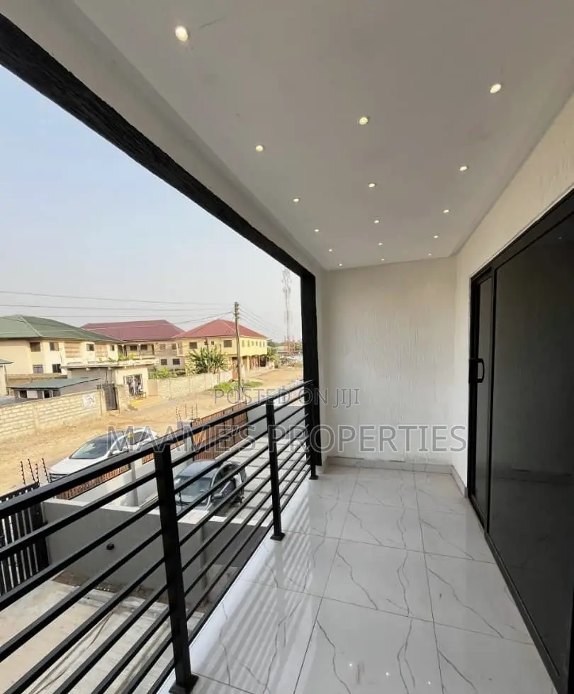 3bdrm Duplex in Pokuase for sale