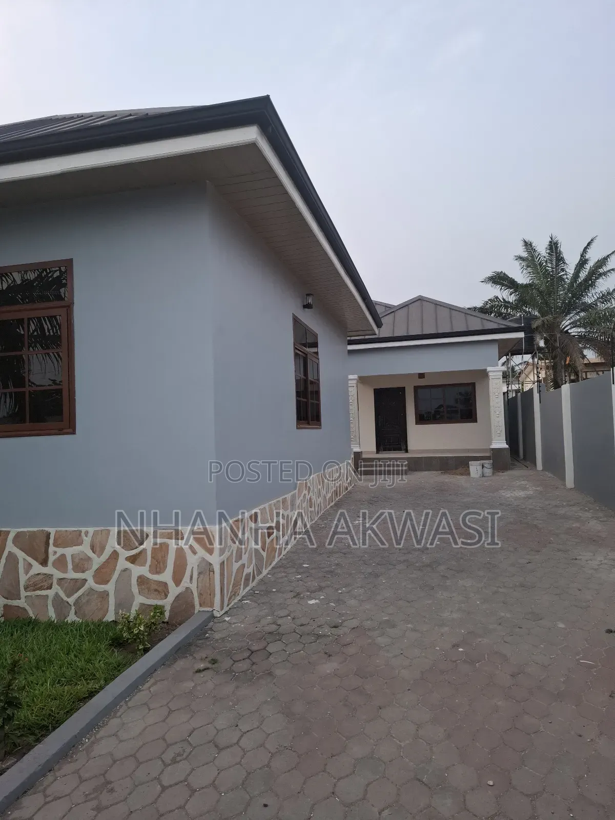 5bdrm House in Community 11 Tema for rent