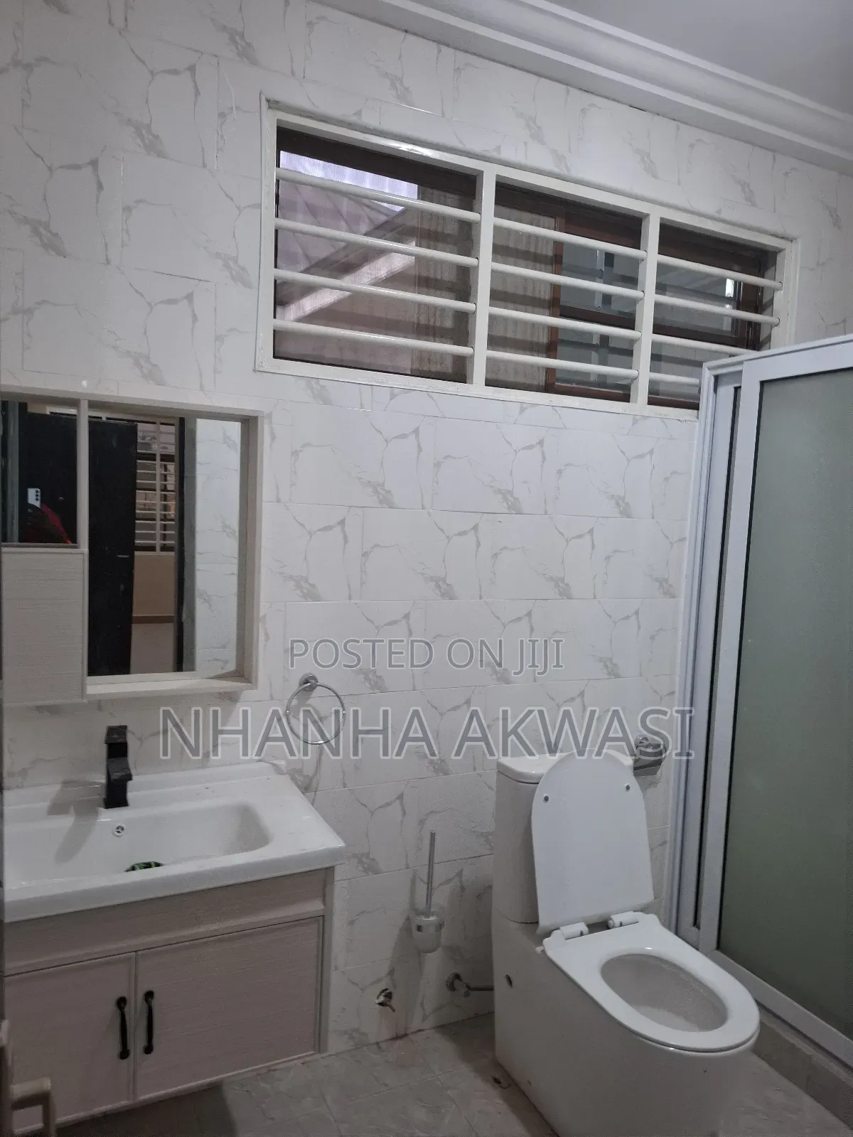 5bdrm House in Community 11 Tema for rent