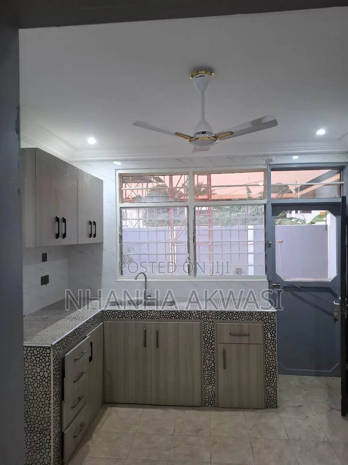 5bdrm House in Community 11 Tema for rent