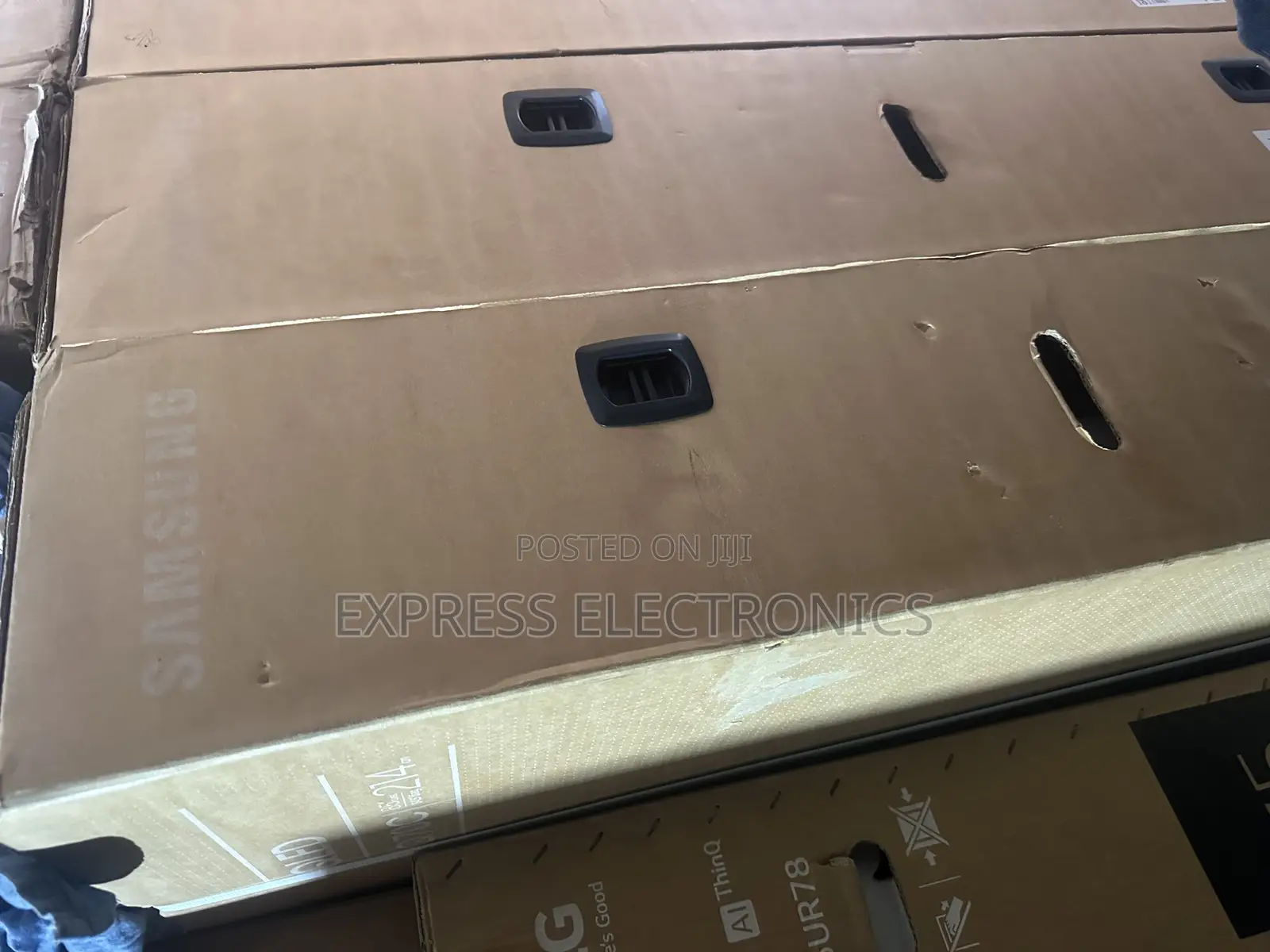 Cinema Screen Samsung 98”Du9000 Uhd