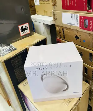Wireless Wonder Harman Kardon Onyx 8 Portable Speaker.