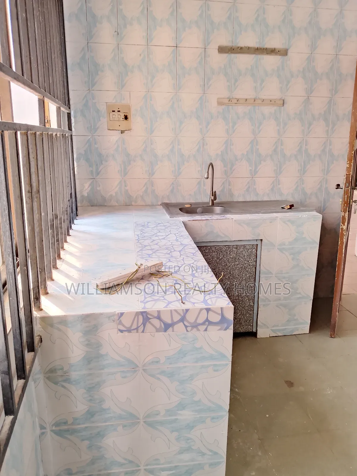 5bdrm House in Baatsonaa Total Area, Spintex for rent