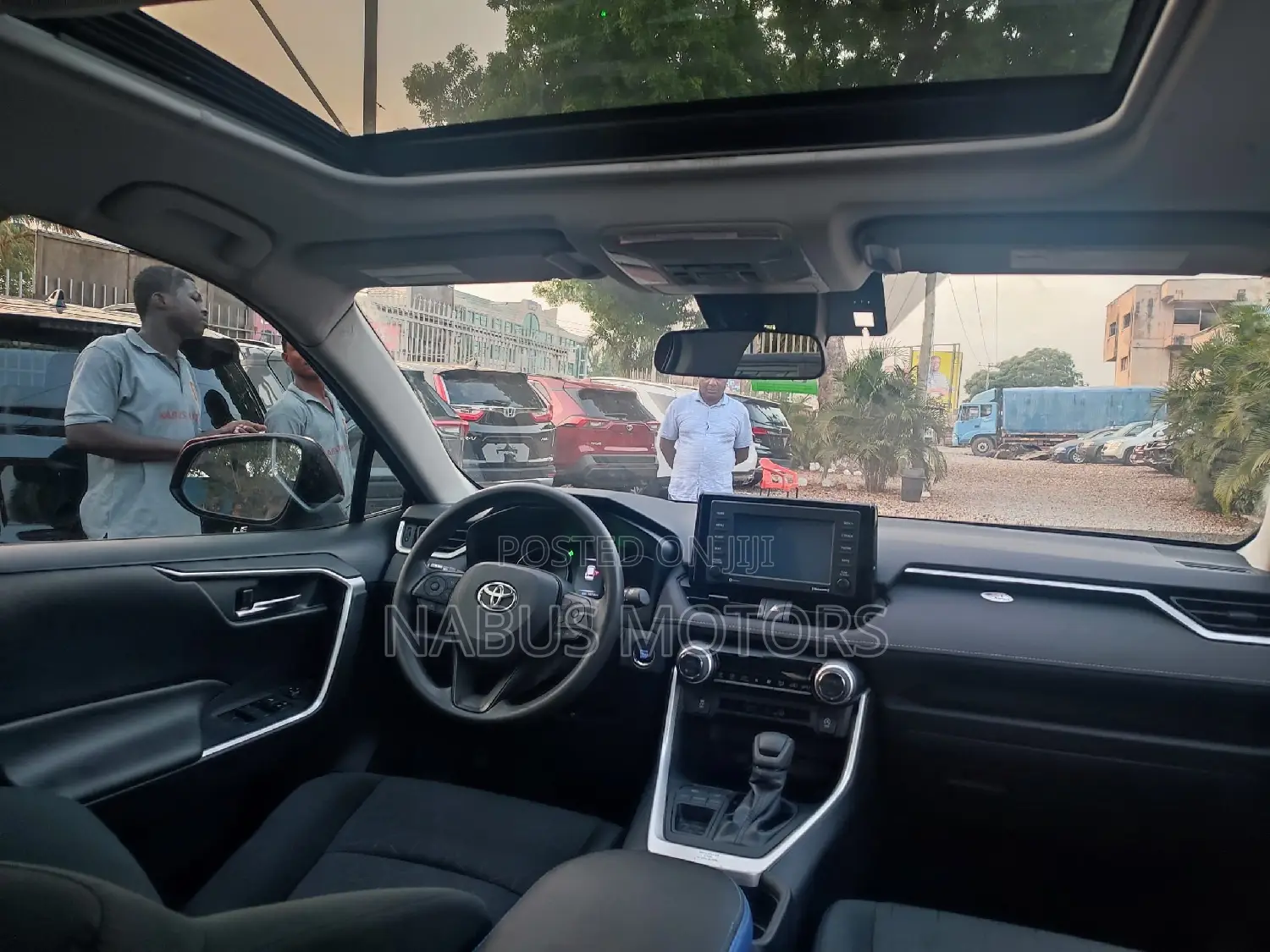 Toyota RAV4 XLE 2021 Brown