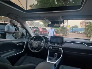 Toyota RAV4 XLE 2021 Brown
