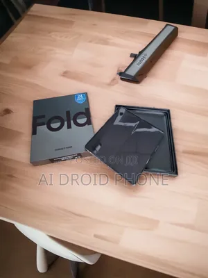 New Samsung Galaxy Z Fold4 256 GB Gold