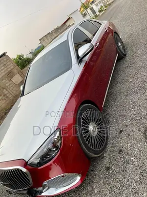 Mercedes-Benz E300 2019 Red
