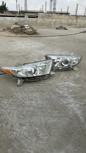 Toyota Highlander Headlight 2010,2011,2012,2013,2014,2015