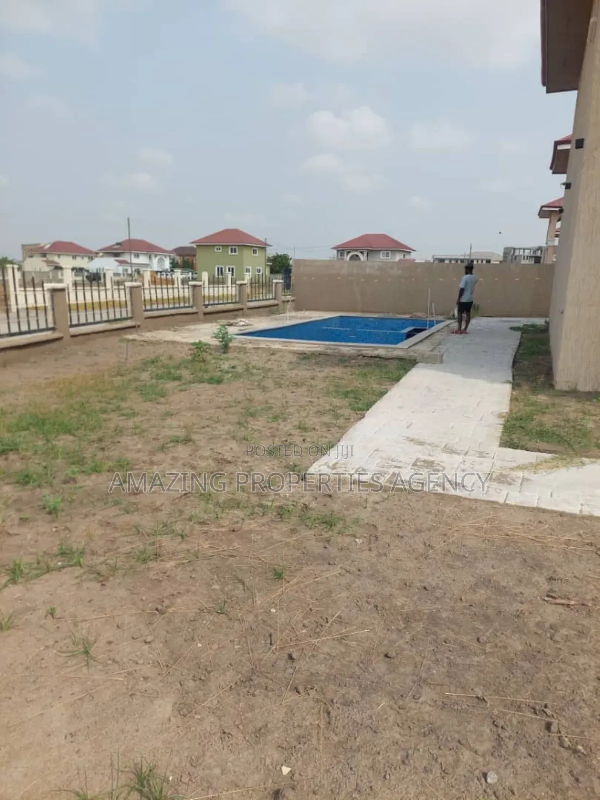 4bdrm Mansion in Adjiriganor for sale