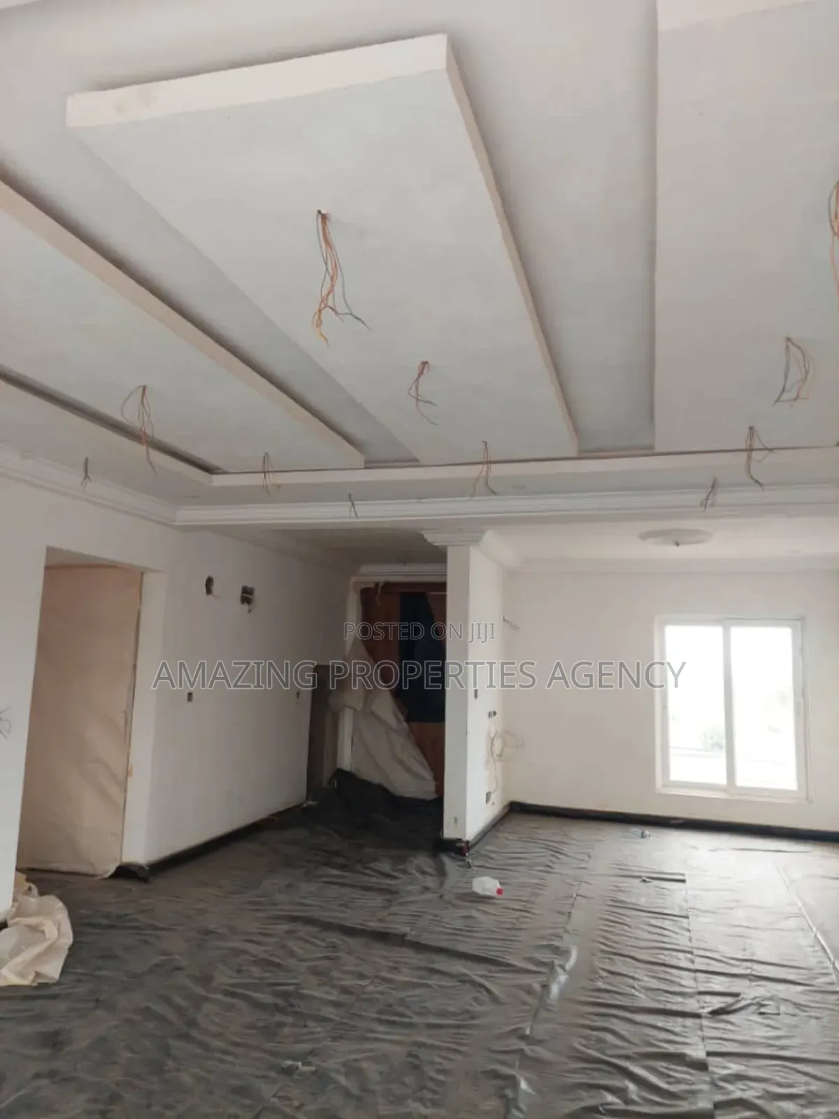 4bdrm Mansion in Adjiriganor for sale