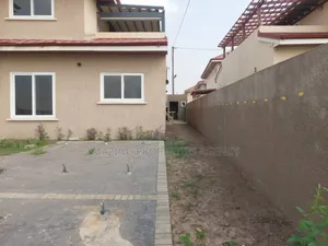 4bdrm Mansion in Adjiriganor for sale