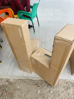 Feel the Beat With B550 410w Samsung Soundbar With Woofer