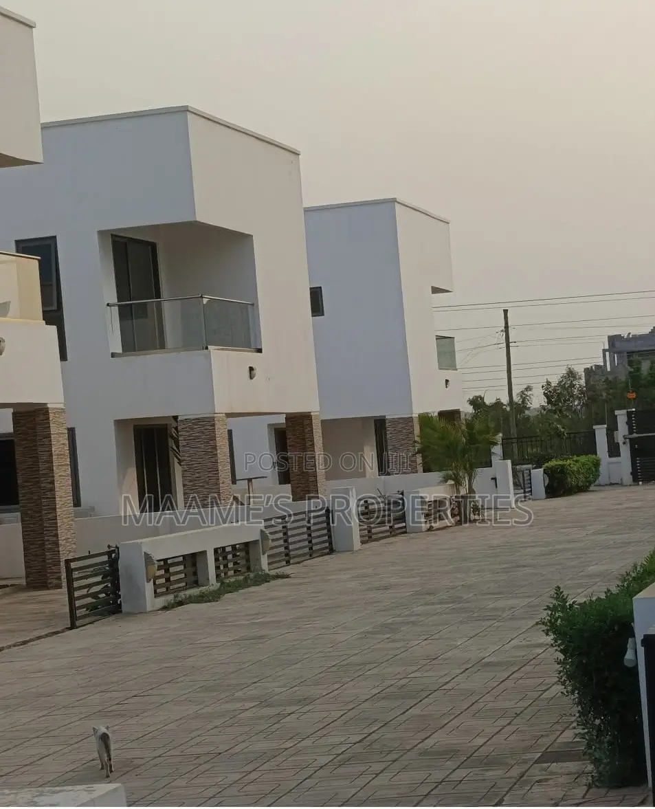 4bdrm Duplex in East Legon for rent