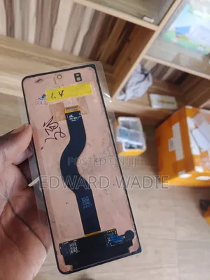 Samsung Z Fold 4 Outer Screen