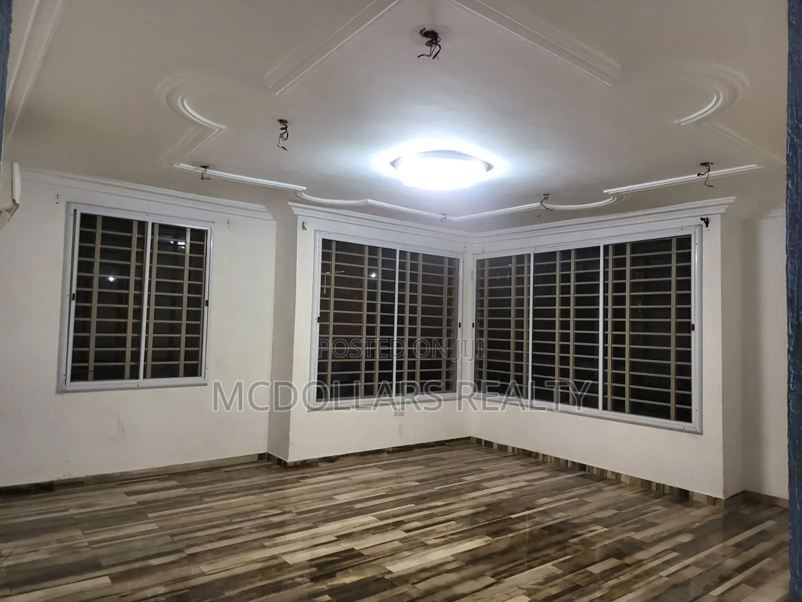 4 Bedroom House for Rent, Roadside, Self Compound, 5 Washrom