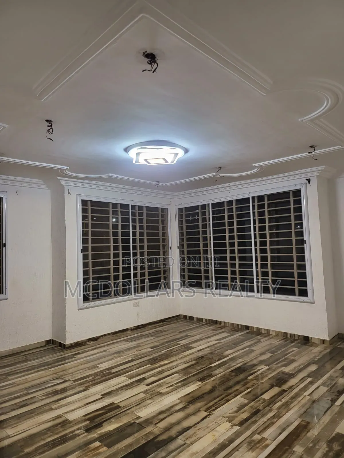 4 Bedroom House for Rent, Roadside, Self Compound, 5 Washrom