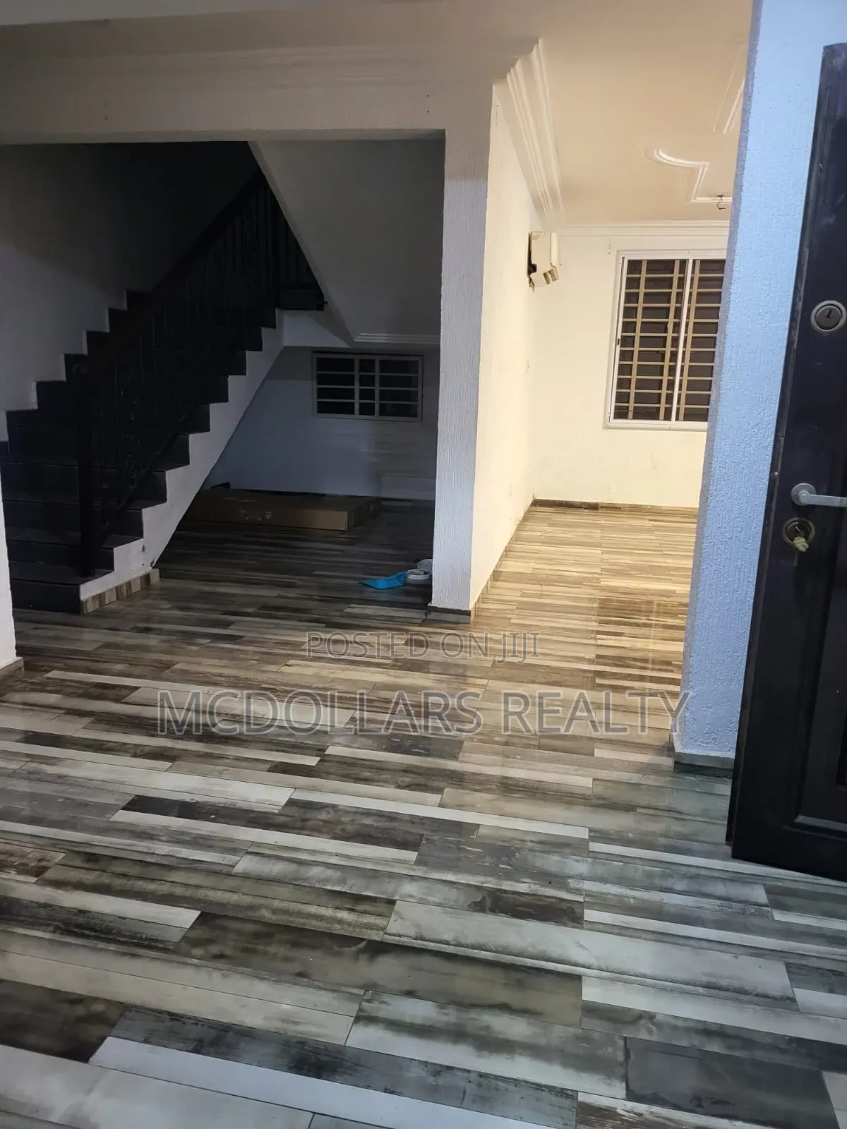 4 Bedroom House for Rent, Roadside, Self Compound, 5 Washrom