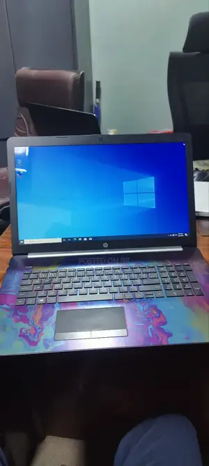 Laptop HP Pavilion 17 8GB AMD Ryzen 5 HDD 500GB