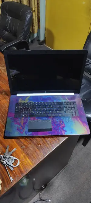Laptop HP Pavilion 17 8GB AMD Ryzen 5 HDD 500GB