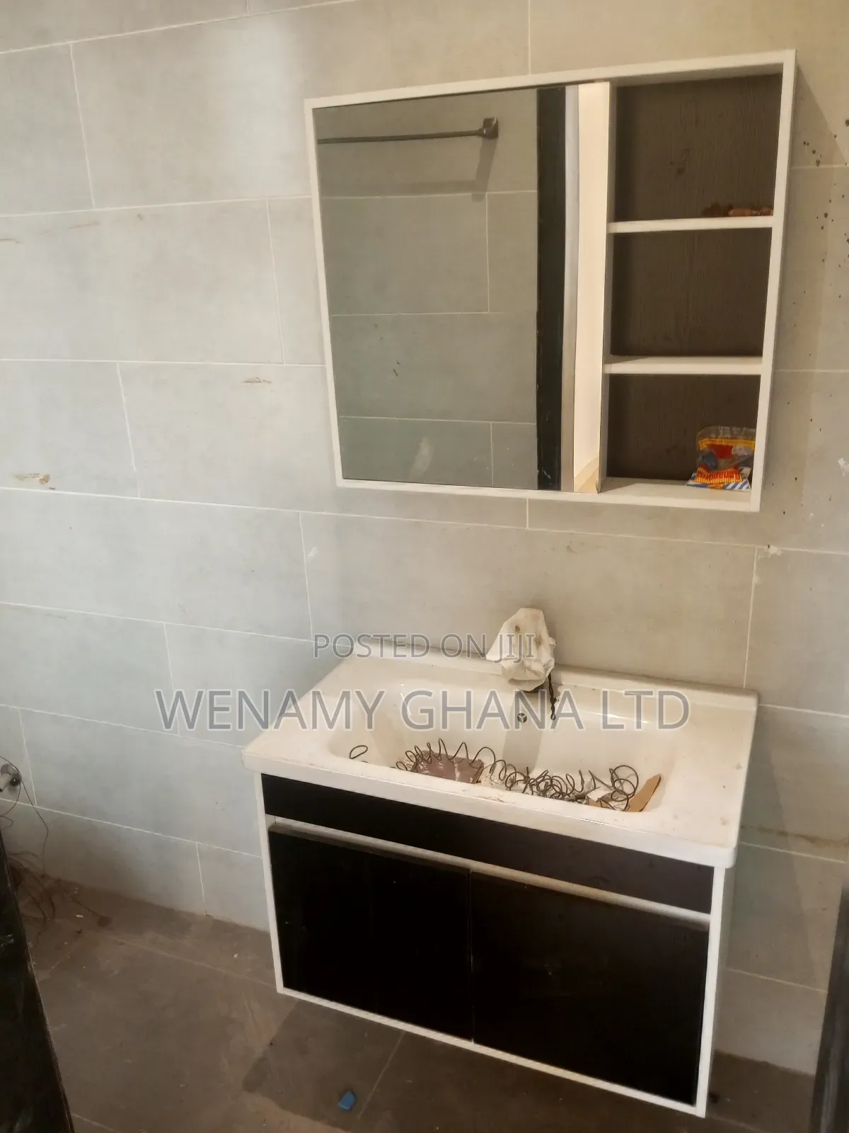 2bdrm Apartment in Community 25, Tema Metropolitan for rent