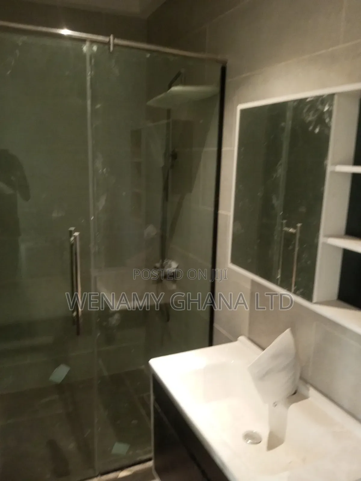 2bdrm Apartment in Community 25, Tema Metropolitan for rent