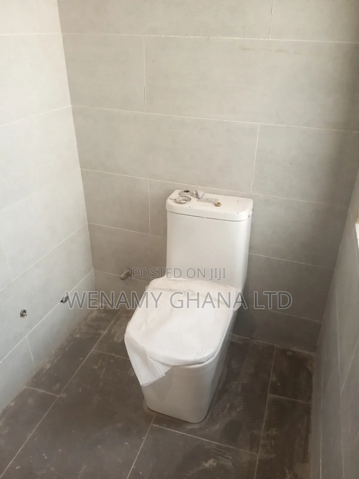 2bdrm Apartment in Community 25, Tema Metropolitan for rent