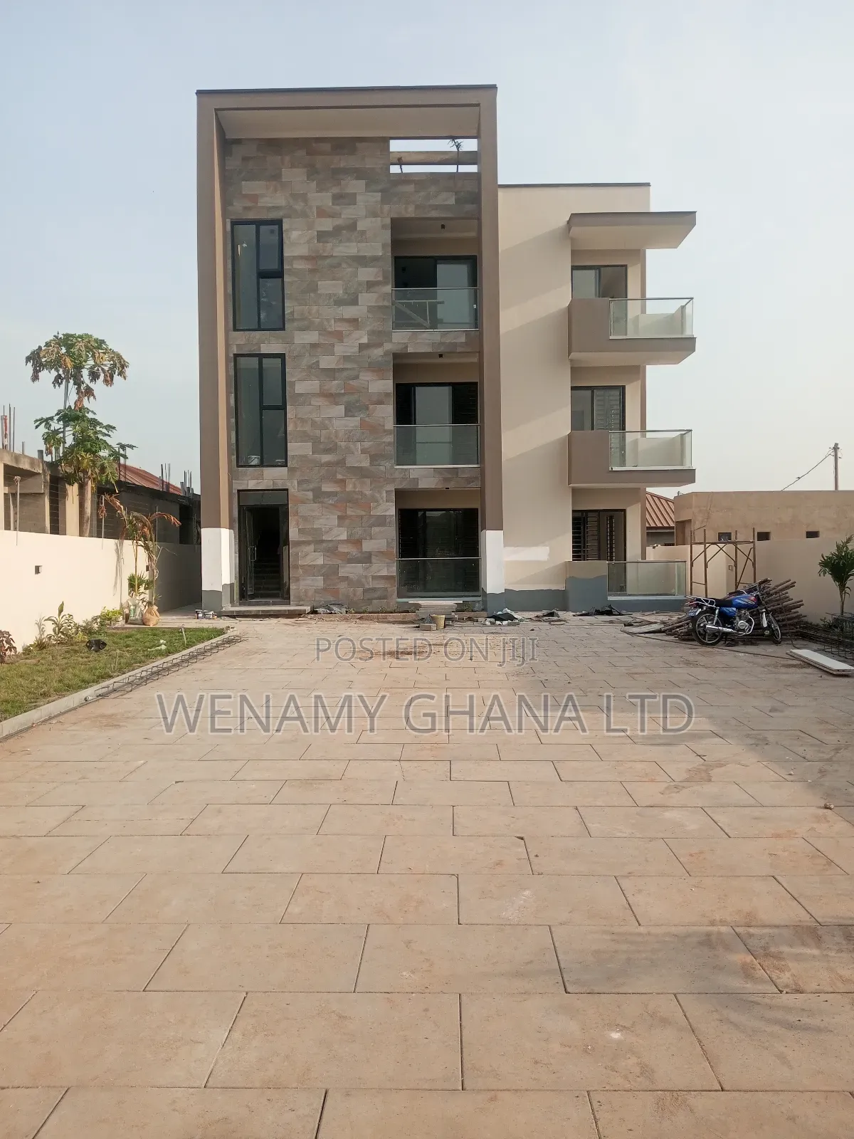 2bdrm Apartment in Community 25, Tema Metropolitan for rent