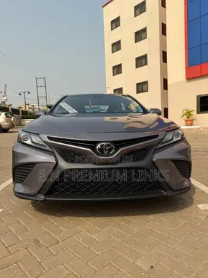 Toyota Camry SE 2021 Gray