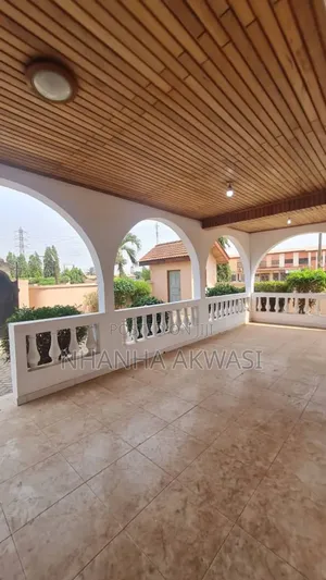 5bdrm House in Community 20, Tema Metropolitan for rent