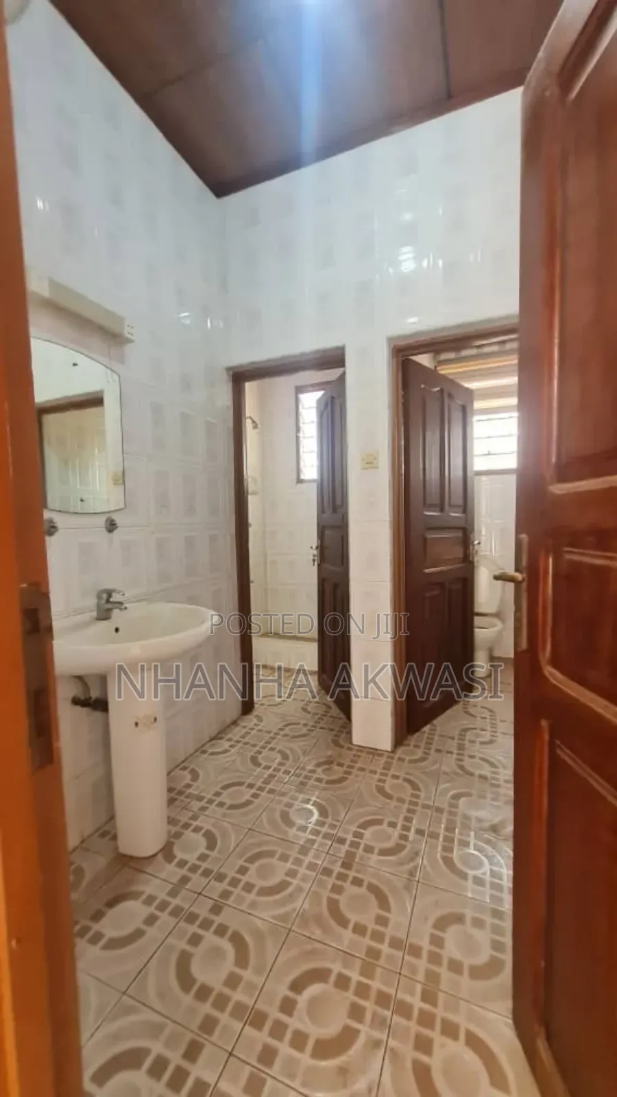 5bdrm House in Community 20, Tema Metropolitan for rent