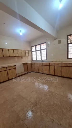 5bdrm House in Community 20, Tema Metropolitan for rent