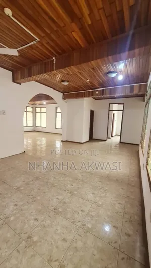 5bdrm House in Community 20, Tema Metropolitan for rent