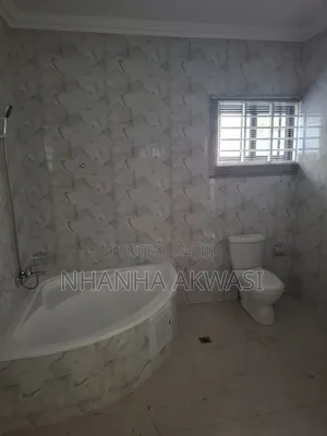 3bdrm House in Community 18, Tema Metropolitan for rent