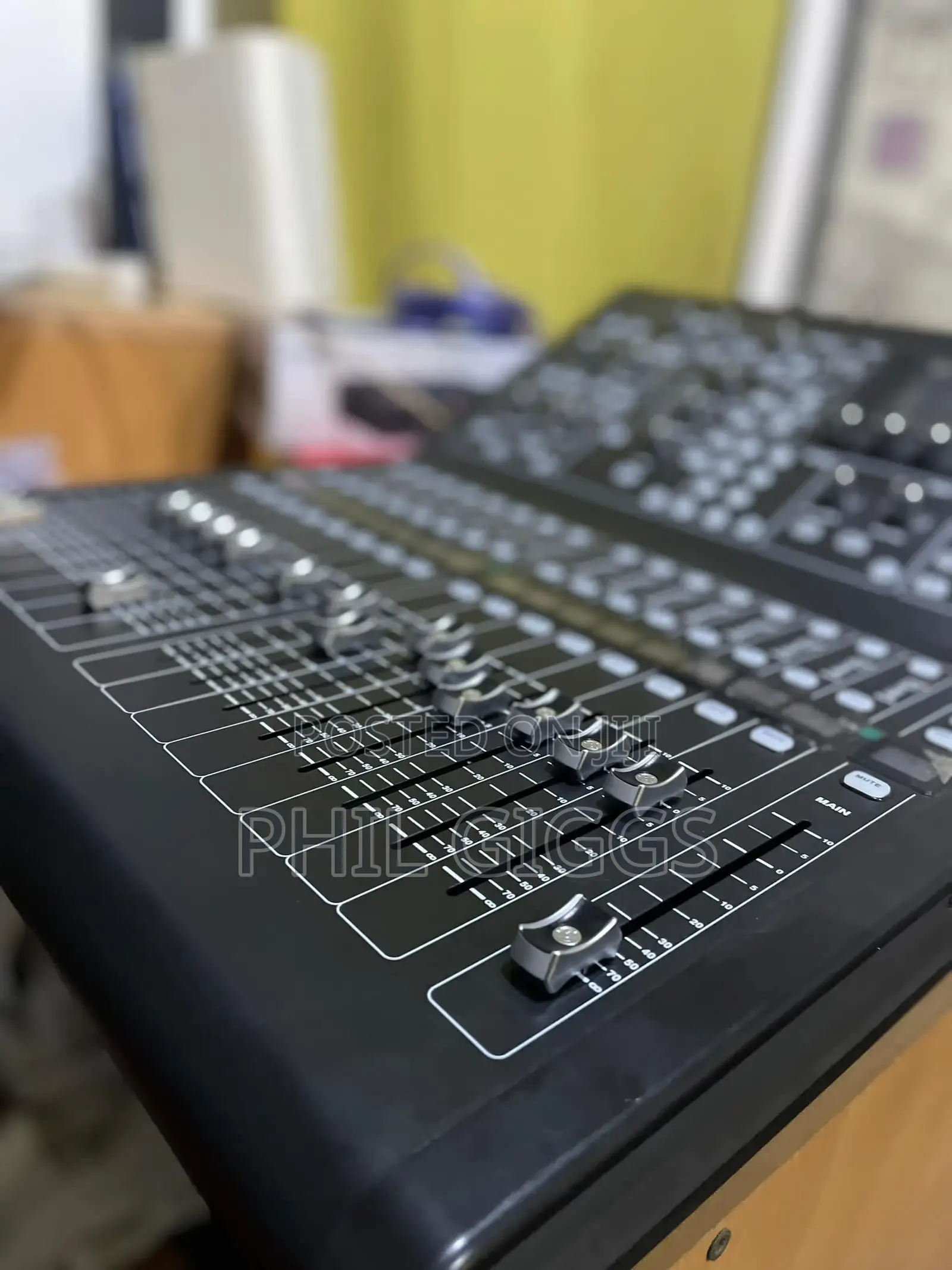 Behringer X32 Rack