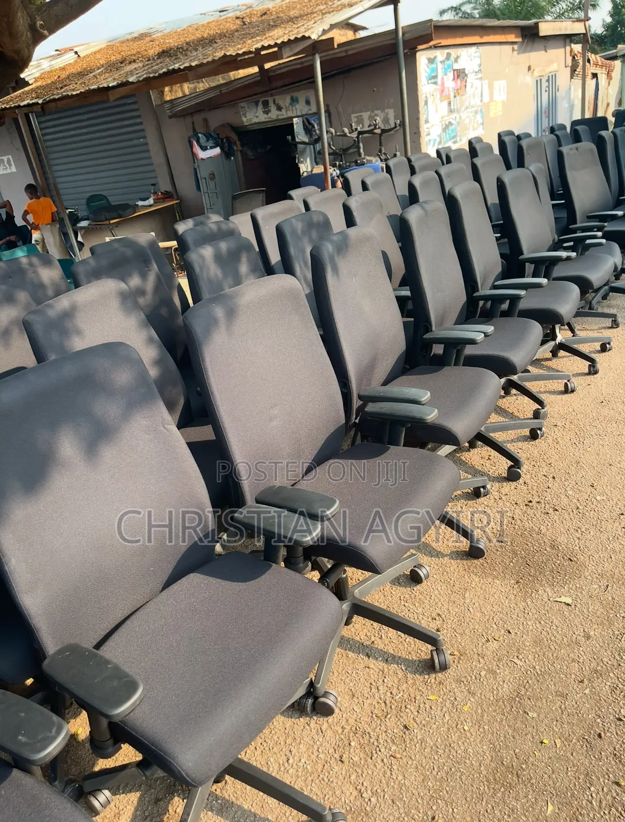 Executive Swivel/ Office Chair
