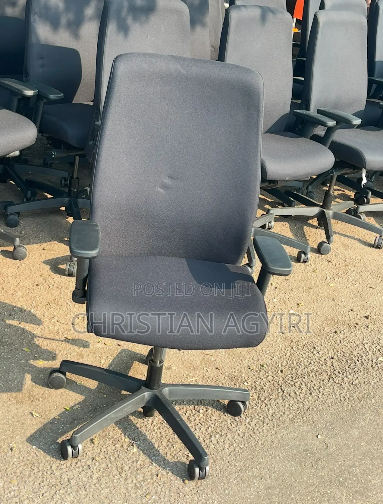 Executive Swivel/ Office Chair