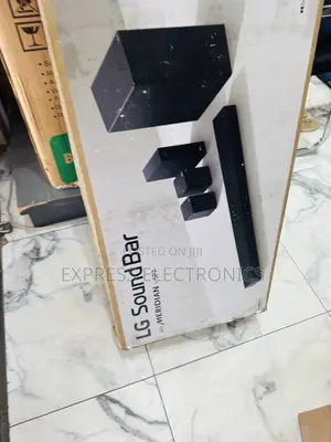 Hi-Res Audio LG SL7Y 420W 3.1-Channel Soundbar System
