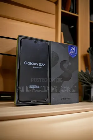 New Samsung Galaxy S22 5G 128 GB Gold