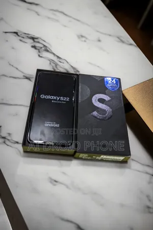 New Samsung Galaxy S22 5G 128 GB Silver