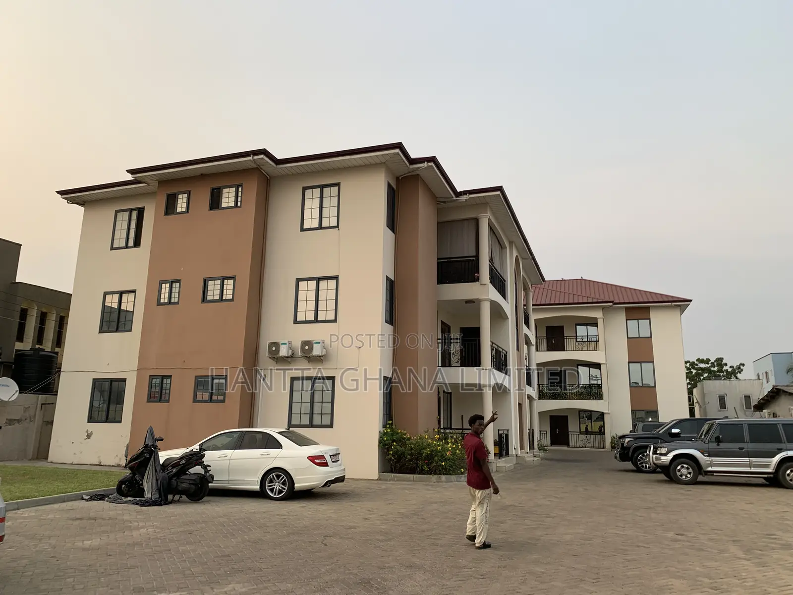 3bdrm Apartment in East Legon, American House for rent